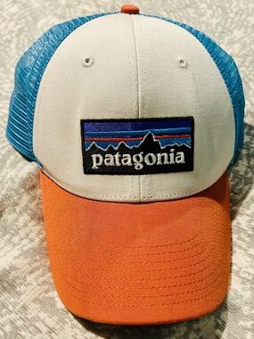 **NFS**


Patagonia P-6 Logo Trucker